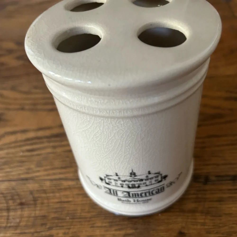 NWT Toothbrush Holder